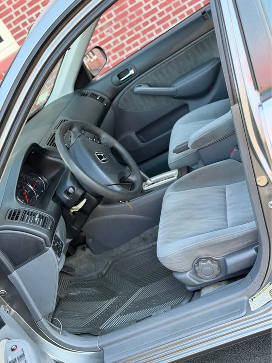 2005 Honda Civic 7th Gen - Image 4 of 13