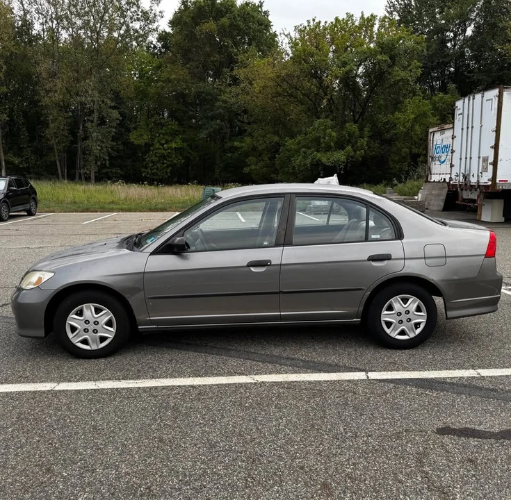 2005 Honda Civic 7th Gen - Image 2 of 15