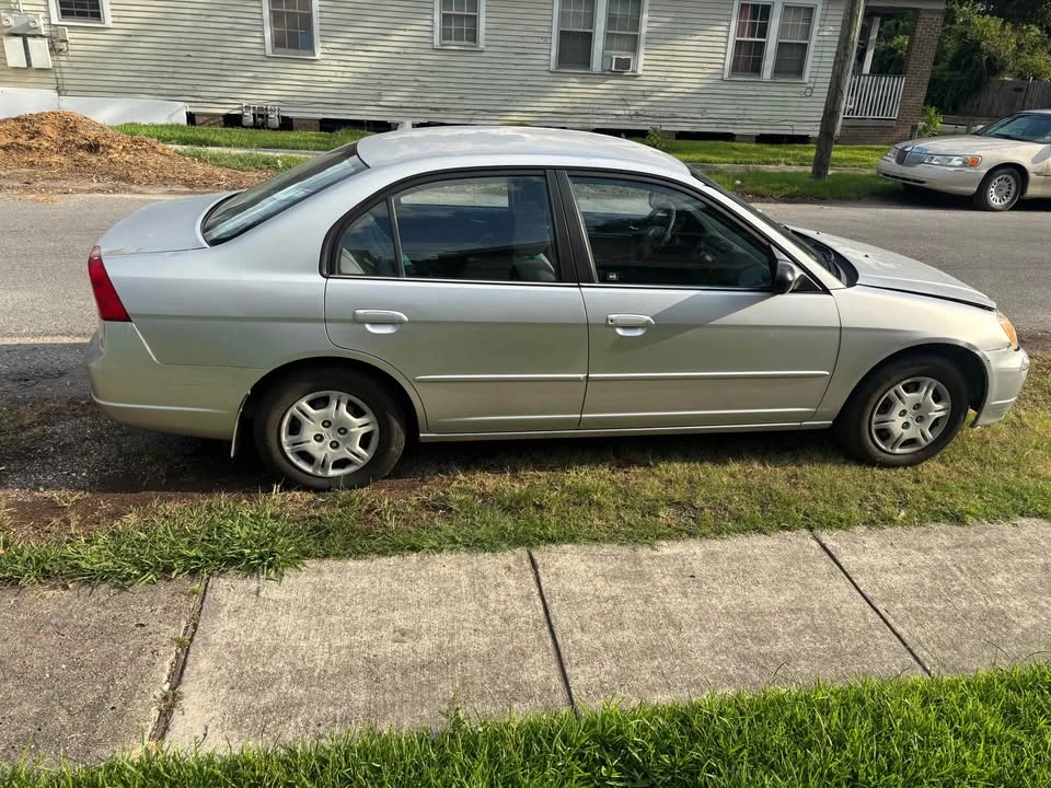 2005 Honda Civic 7th Gen - Image 2 of 4