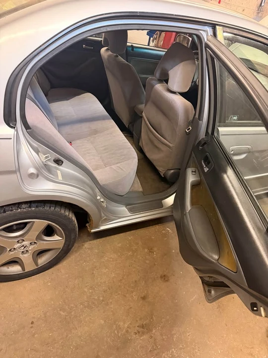 2005 Honda Civic 7th Gen - Image 7 of 15