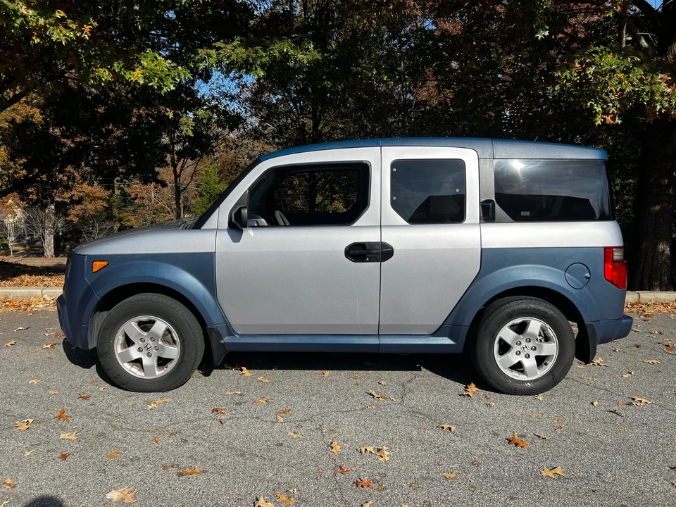 2005 Honda Element - Image 2 of 18