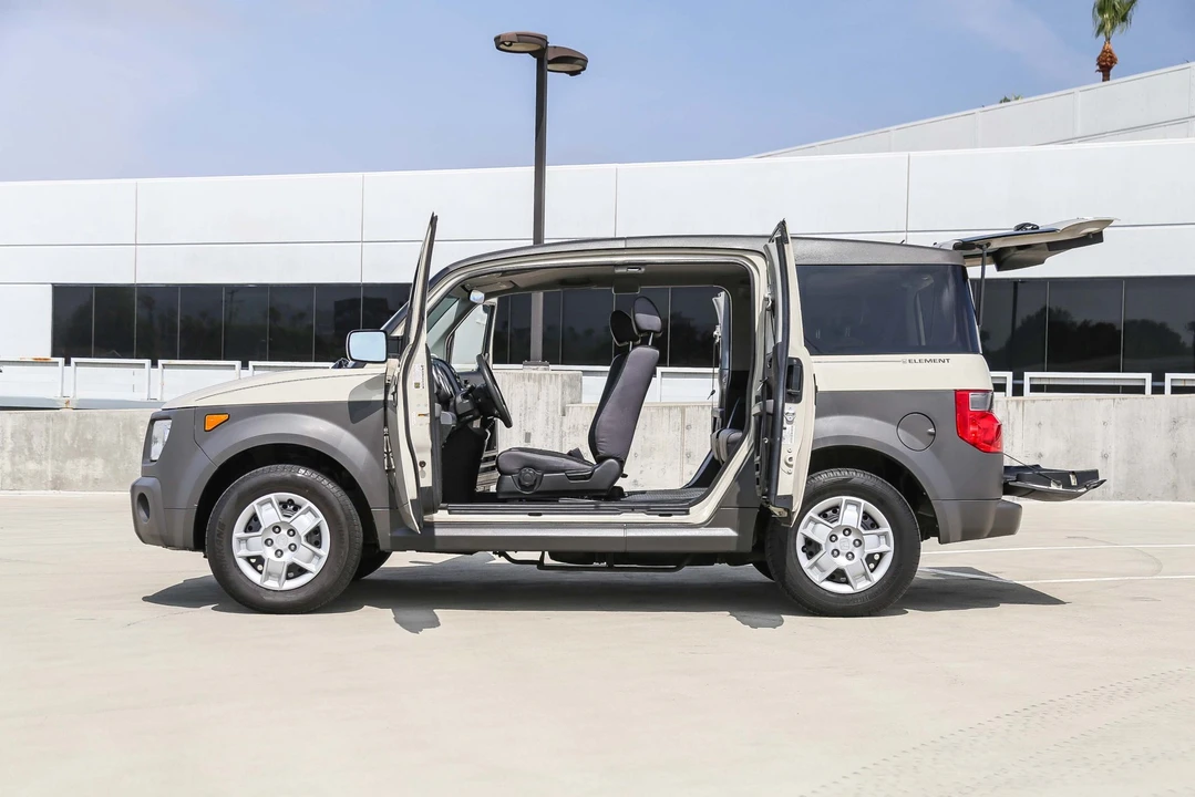 2005 Honda Element - Image 29 of 31