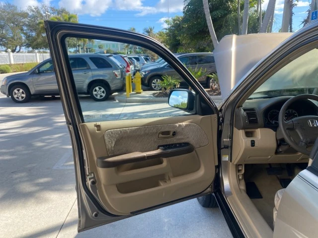 2005 Honda CR-V 2nd Gen - Image 10 of 21