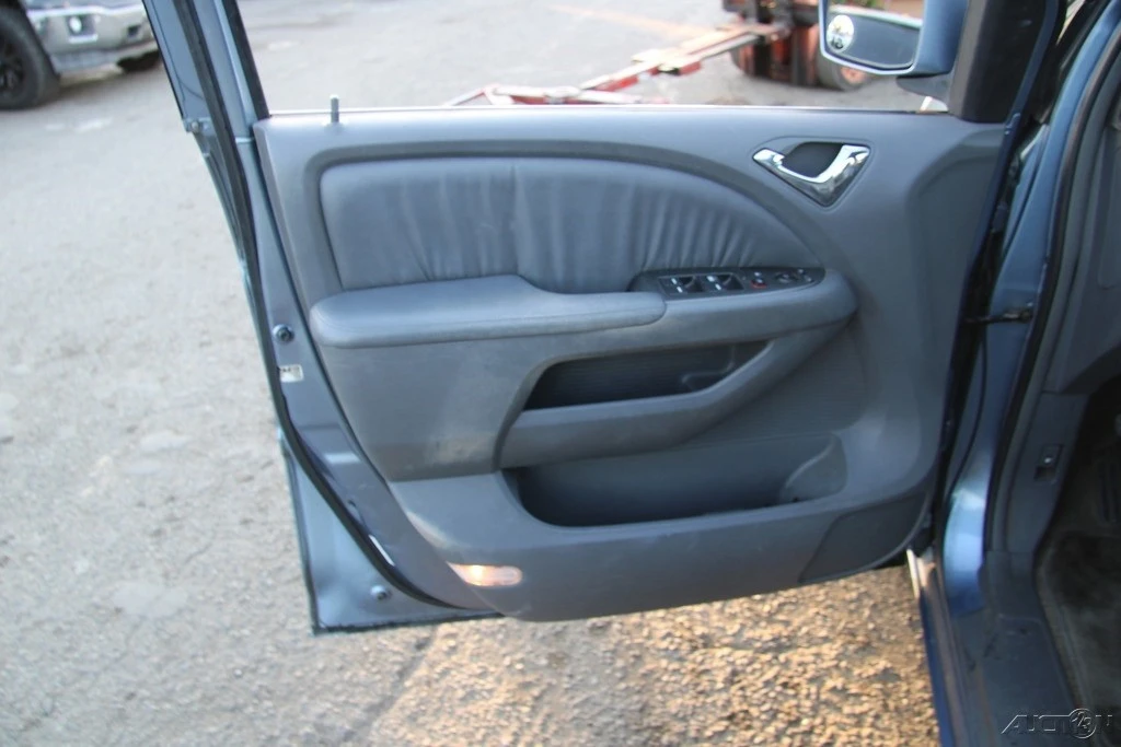 2005 Honda Odyssey - Image 11 of 21