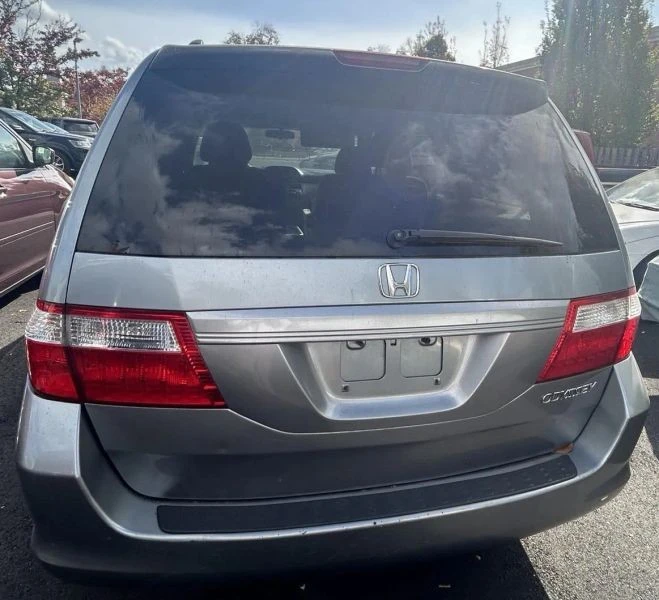 2005 Honda Odyssey - Image 2 of 3