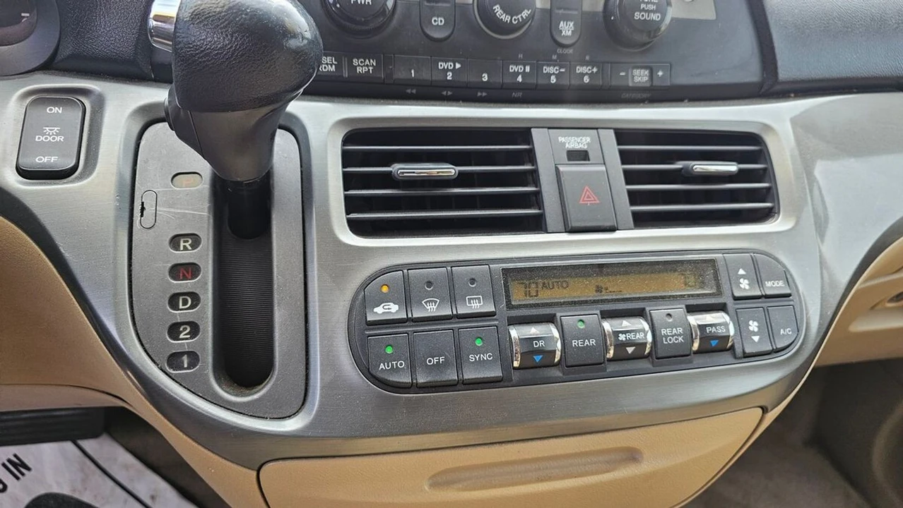 2005 Honda Odyssey - Image 16 of 21