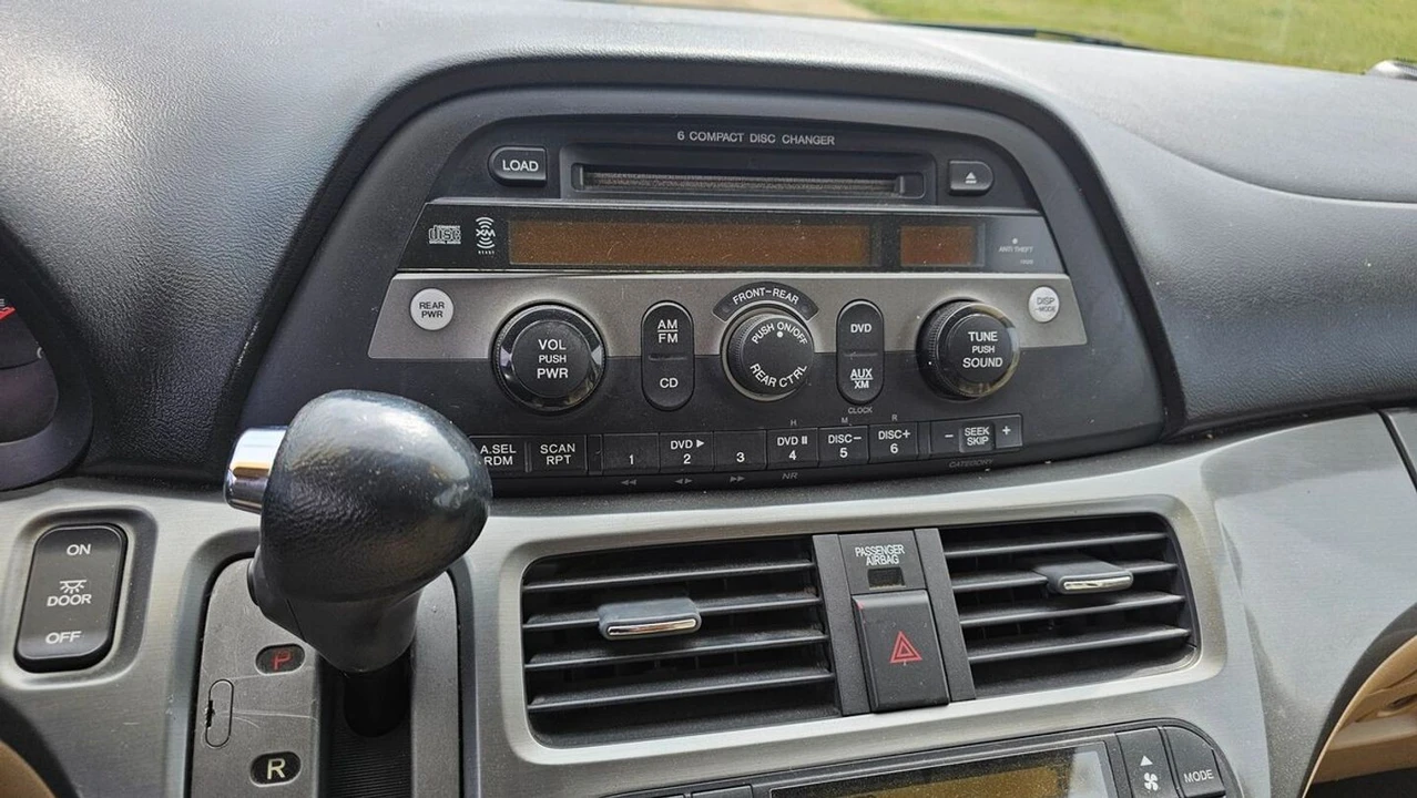 2005 Honda Odyssey - Image 15 of 21