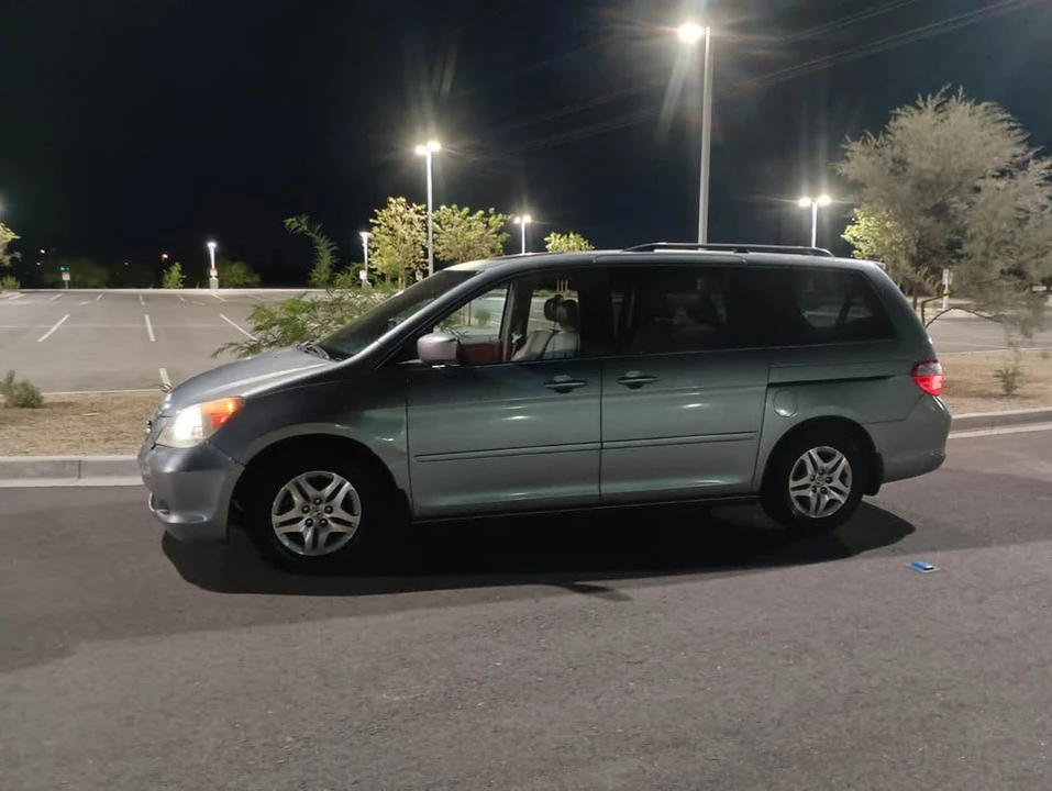 2005 Honda Odyssey - Image 2 of 7