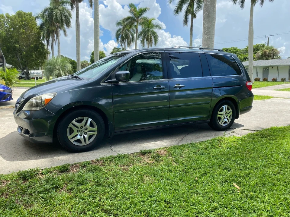 2005 Honda Odyssey - Image 2 of 4