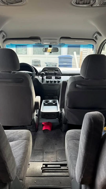 2005 Honda Odyssey - Image 2 of 12