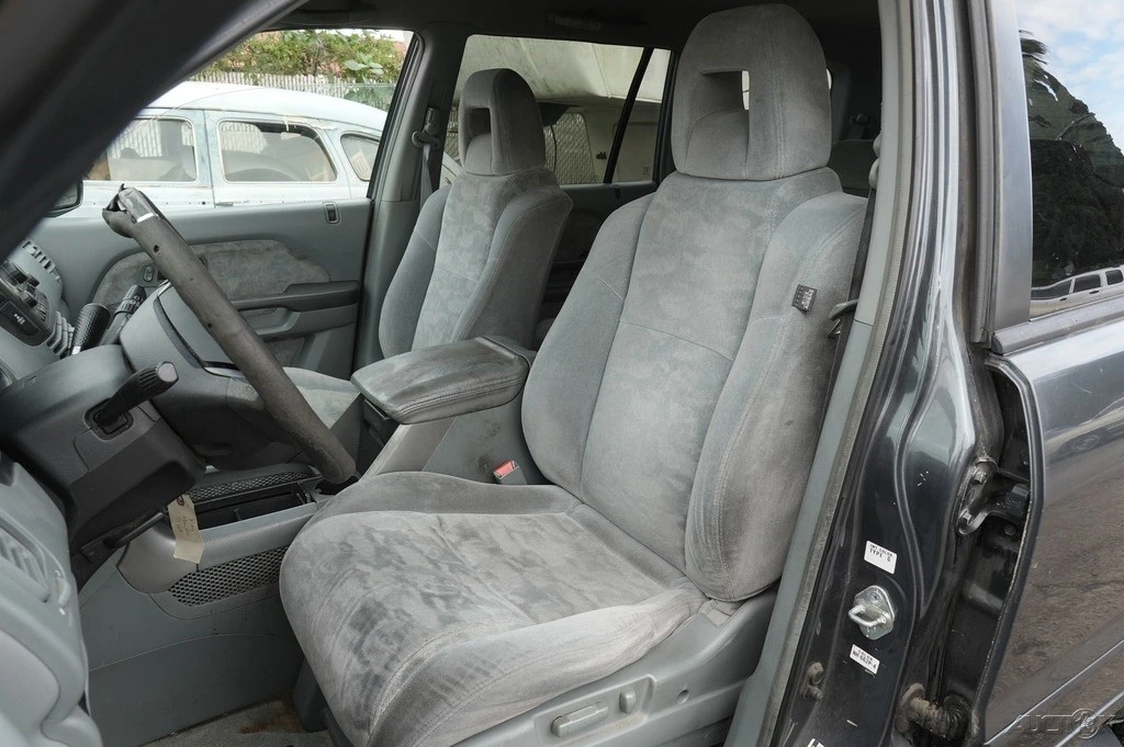 2005 Honda Pilot 1st Gen - Image 13 of 21