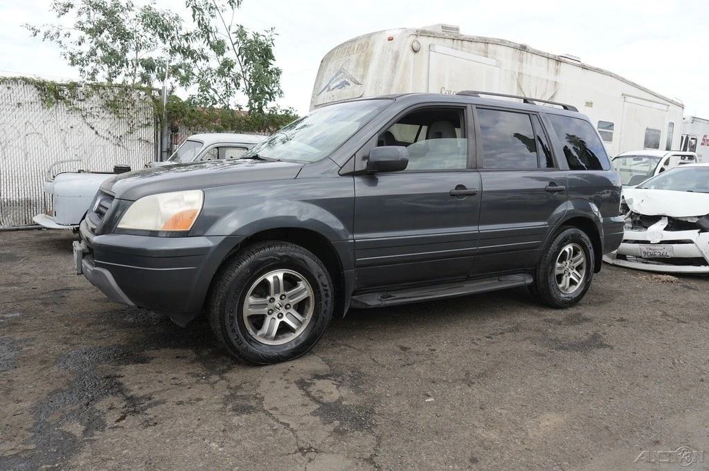 2005 Honda Pilot 1st Gen - Image 2 of 21