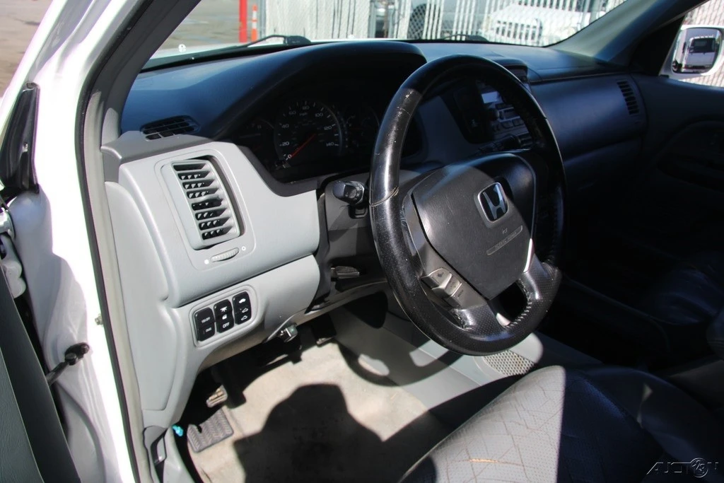 2005 Honda Pilot 1st Gen - Image 16 of 21