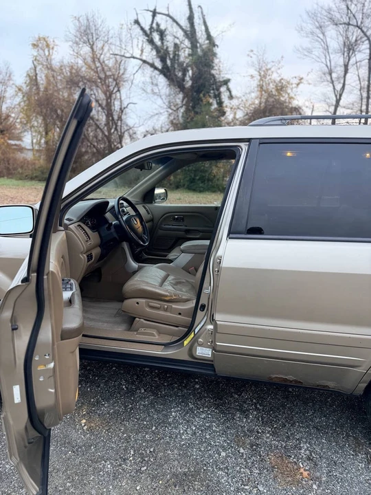 2005 Honda Pilot 1st Gen - Image 14 of 21