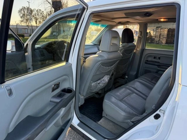 2005 Honda Pilot 1st Gen - Image 14 of 21