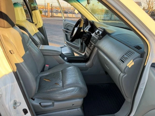 2005 Honda Pilot 1st Gen - Image 16 of 21