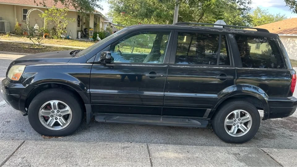 2005 Honda Pilot 1st Gen - Image 2 of 13