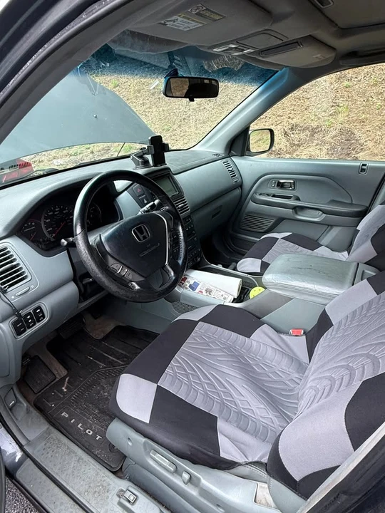 2005 Honda Pilot 1st Gen - Image 8 of 12