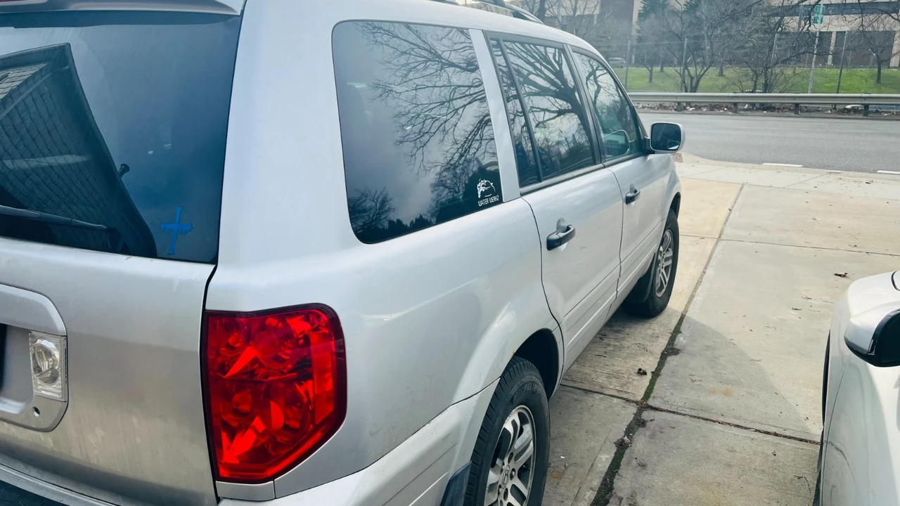 2005 Honda Pilot 1st Gen - Image 4 of 12