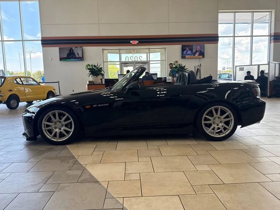 2005 Honda S2000 - Image 3 of 15