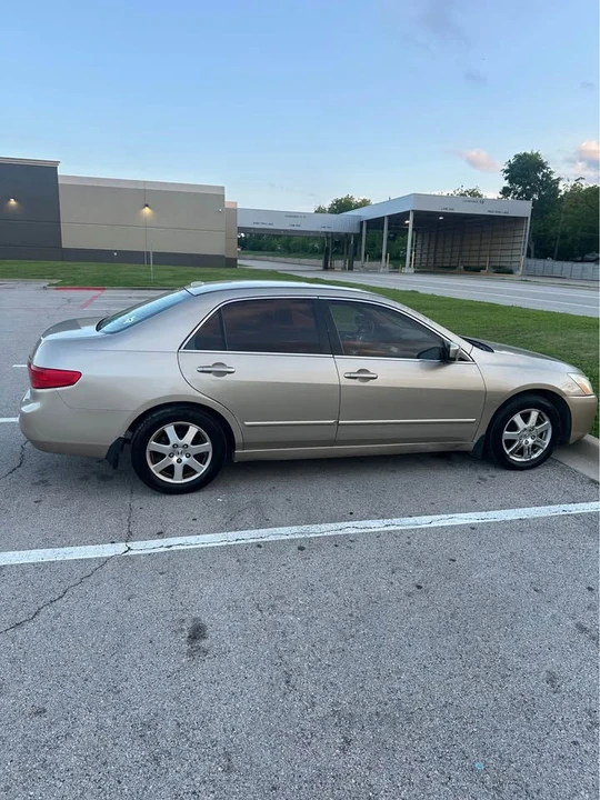 2005 Honda Accord 7th Gen - Image 10 of 16