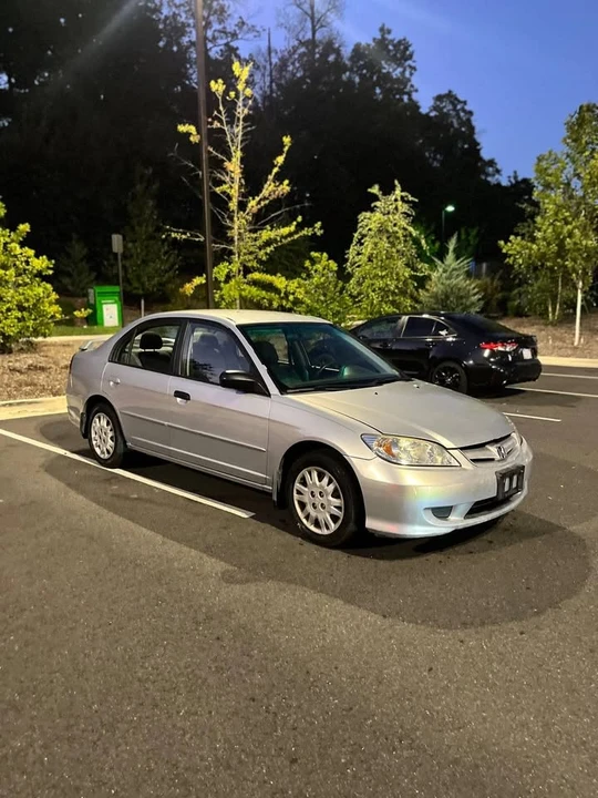 2005 Honda Civic 7th Gen - Image 2 of 13