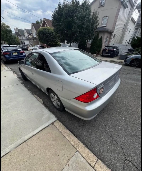 2005 Honda Civic 7th Gen - Image 10 of 13