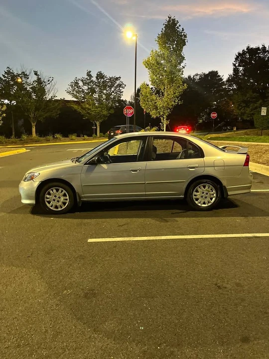 2005 Honda Civic 7th Gen - Image 3 of 13