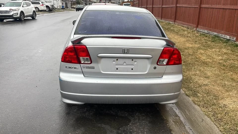 2005 Honda Civic 7th Gen - Image 2 of 3