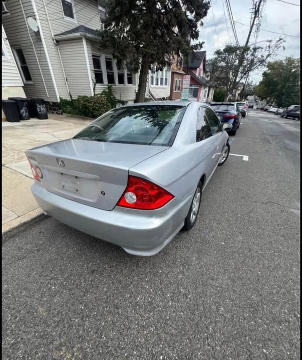 2005 Honda Civic 7th Gen - Image 11 of 13