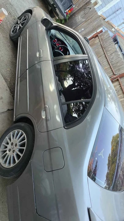 2005 Honda Civic 7th Gen - Image 2 of 3