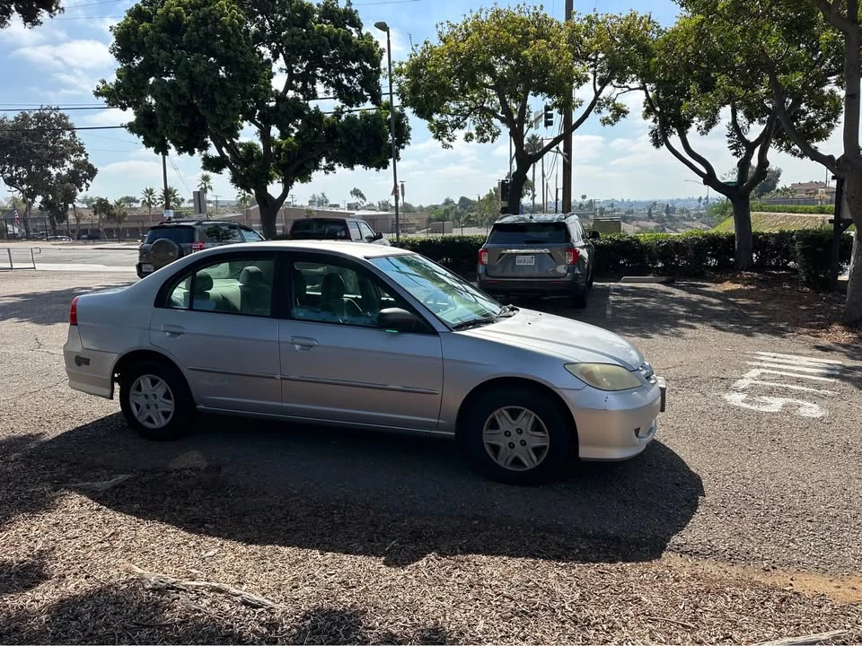 2005 Honda Civic 7th Gen - Image 5 of 15