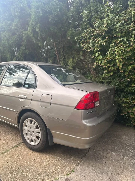 2005 Honda Civic 7th Gen - Image 2 of 5