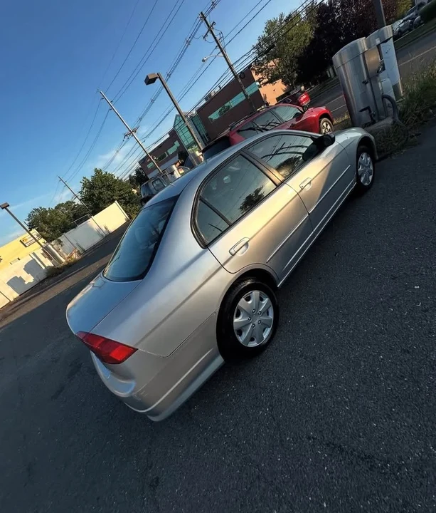 2005 Honda Civic 7th Gen - Image 2 of 8