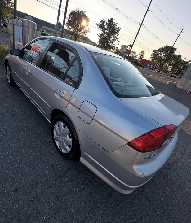 2005 Honda Civic 7th Gen - Image 3 of 8