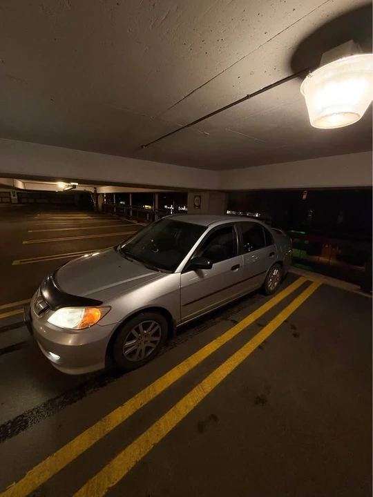 2005 Honda Civic 7th Gen - Image 2 of 4