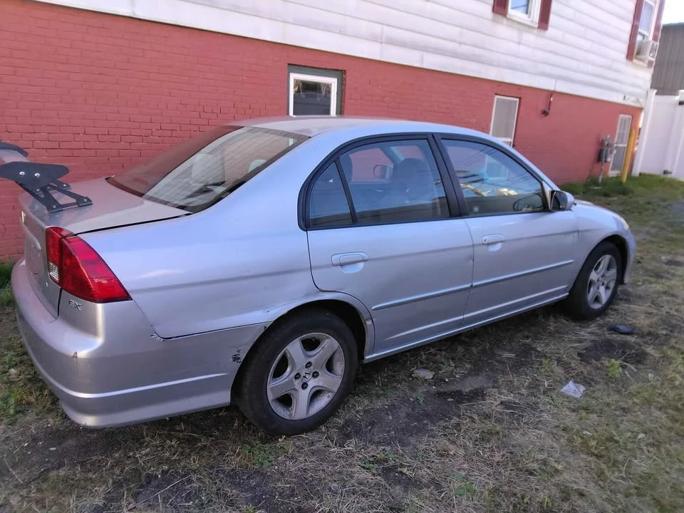 2005 Honda Civic 7th Gen - Image 5 of 9