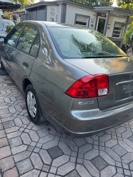 2005 Honda Civic 7th Gen - Image 8 of 13
