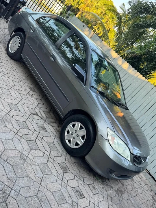 2005 Honda Civic 7th Gen - Image 11 of 13