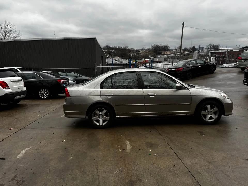 2005 Honda Civic 7th Gen - Image 3 of 11