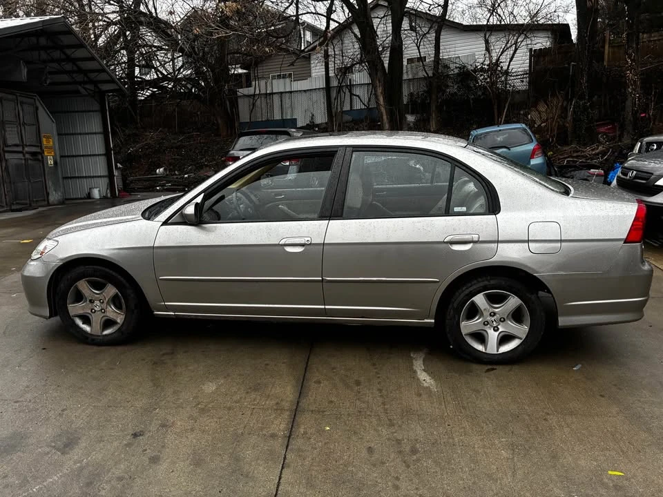2005 Honda Civic 7th Gen - Image 4 of 11