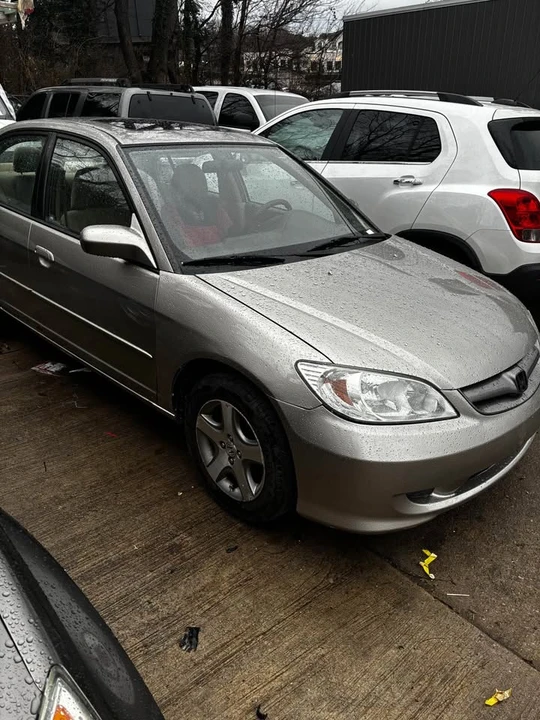 2005 Honda Civic 7th Gen - Image 2 of 11