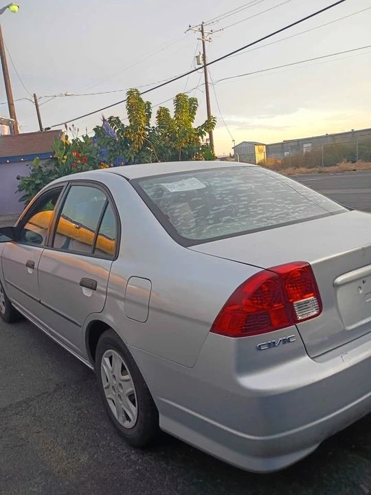 2005 Honda Civic 7th Gen - Image 2 of 15