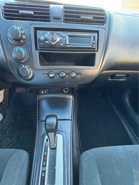 2005 Honda Civic 7th Gen - Image 13 of 16