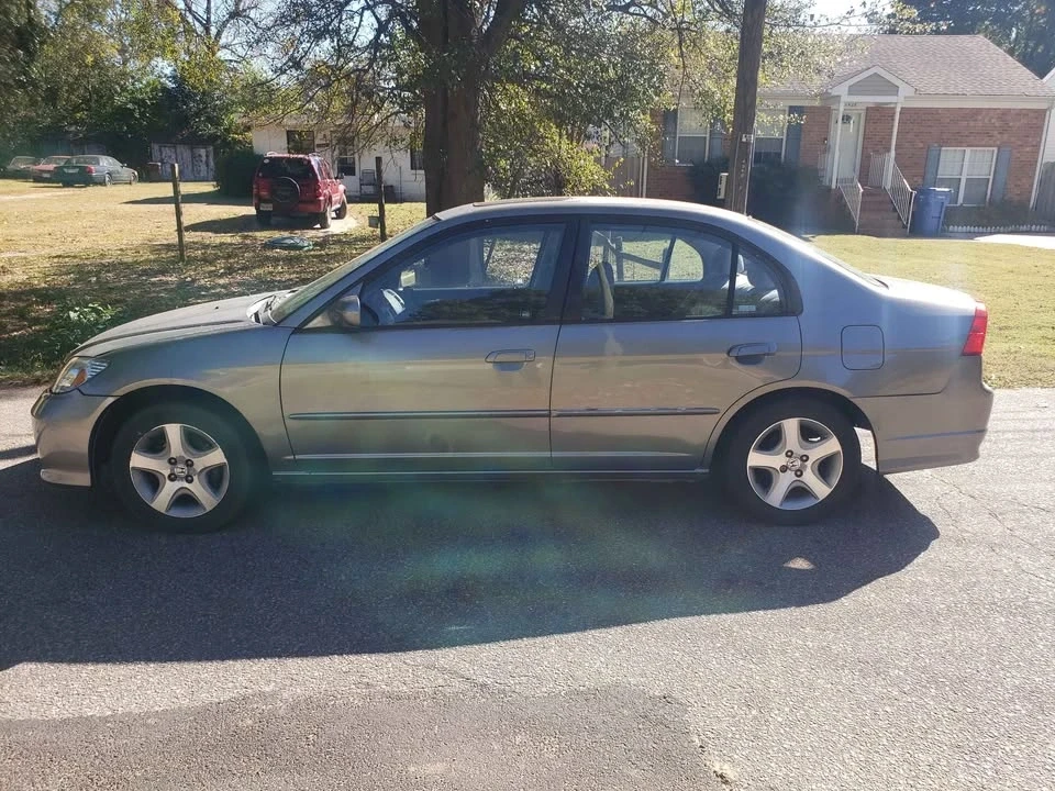 2005 Honda Civic 7th Gen - Image 2 of 10