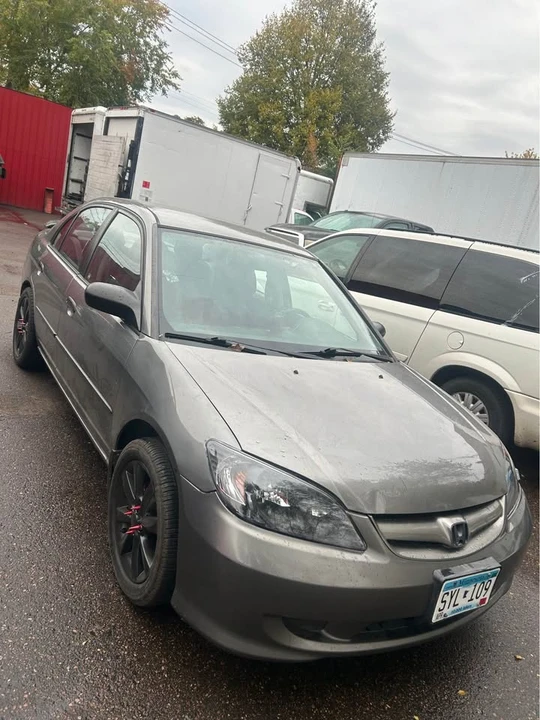2005 Honda Civic 7th Gen - Image 2 of 10