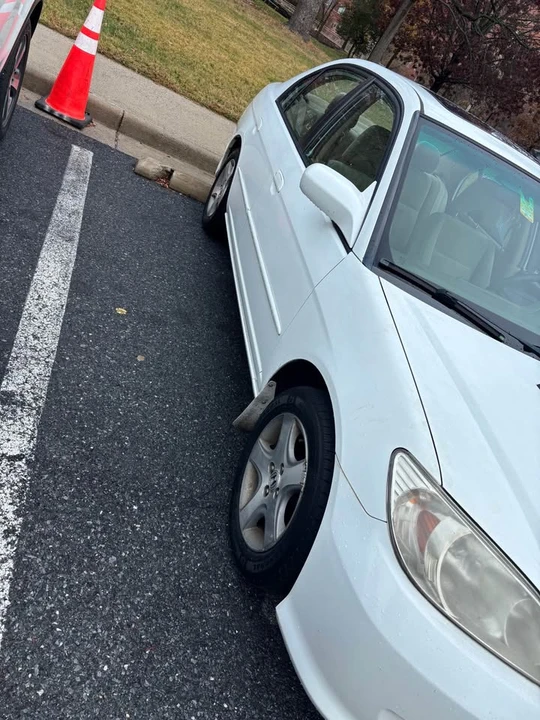 2005 Honda Civic 7th Gen - Image 5 of 14
