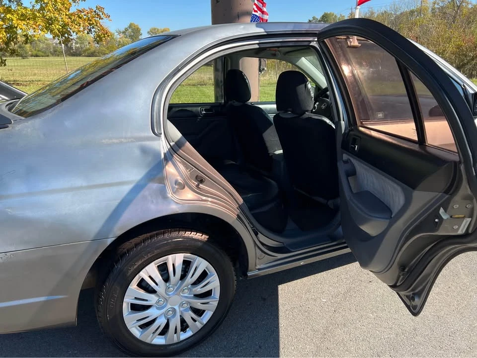 2005 Honda Civic 7th Gen - Image 9 of 19