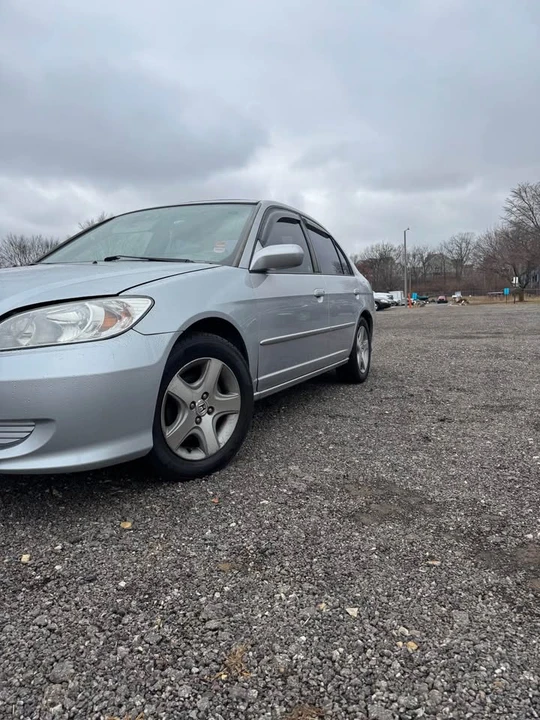 2005 Honda Civic 7th Gen - Image 3 of 11