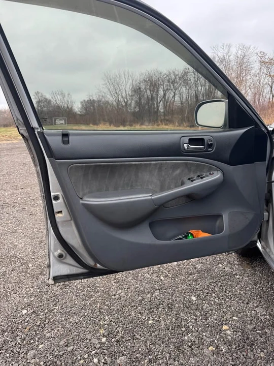 2005 Honda Civic 7th Gen - Image 8 of 11